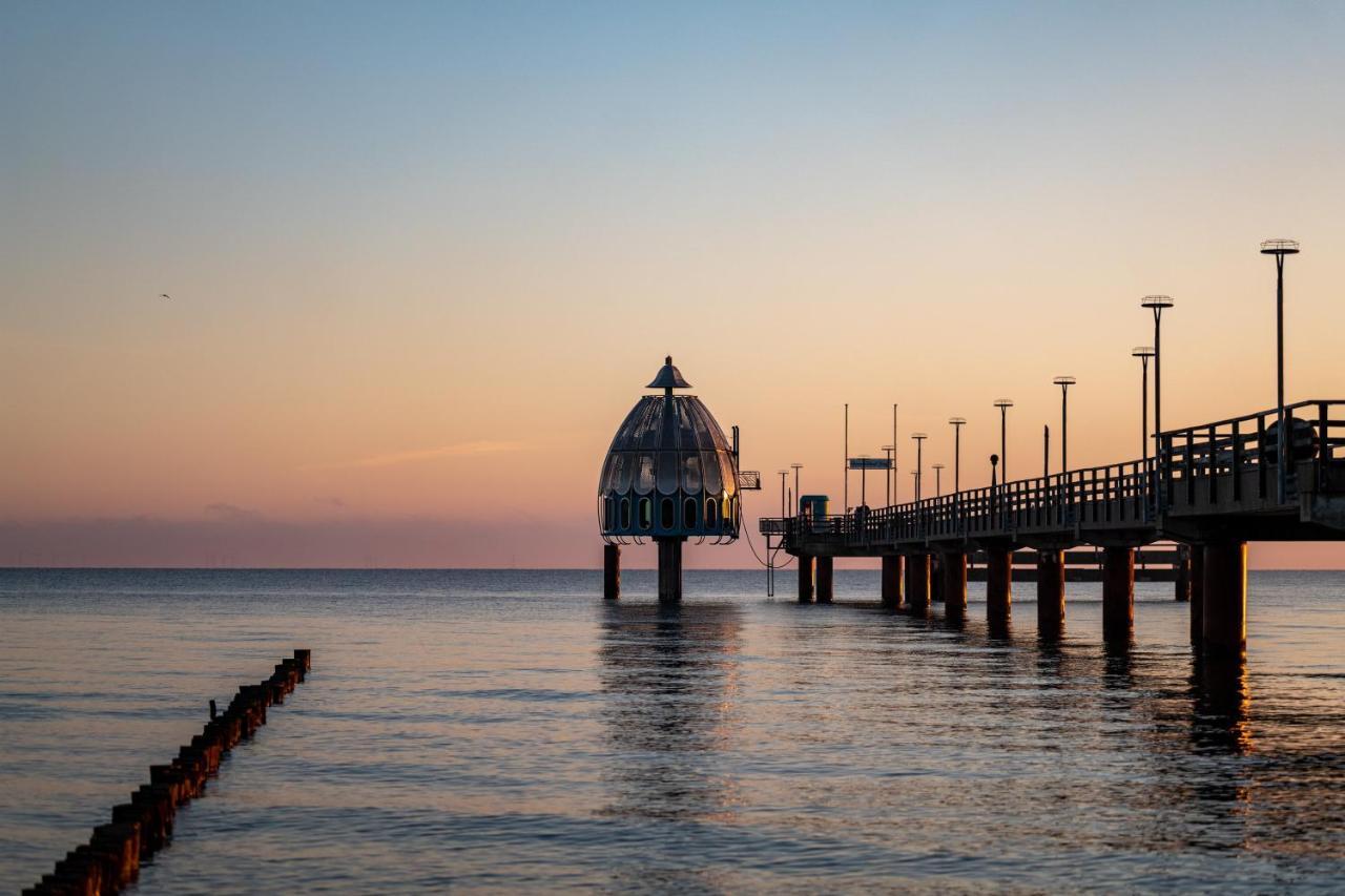 Ostseelagune Zingst, Exklusive Dhh, Strandnah, Sauna, Kamin, 3 Sz, 2 Baeder, Glasfaser, Haustierfrei, Garten Mit Suedterrasse, E-Ladesaeule, 2 Stellplaetze, Strandkorb, Fahrradschuppen, Waschmaschine, Trockner, Nichtraucher Exterior foto